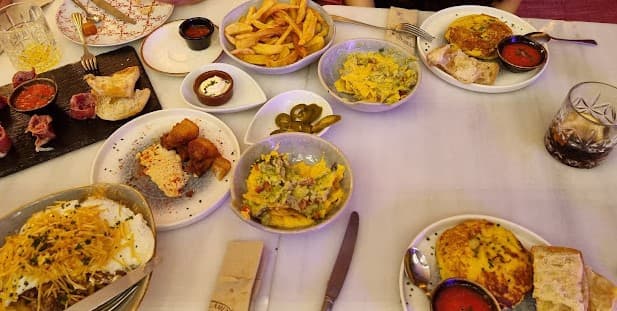 Sunday's Best Brunch in Barcelona: International Flavors & New Friends!