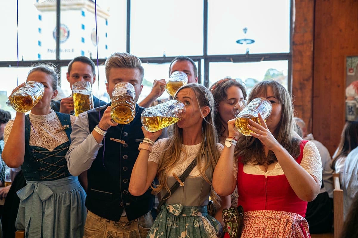 OKTOBERFEST PARTY & GLITTER PARTY + BEERPONG & FREE CLUB ENTRY