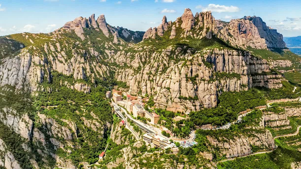 MONTSERRAT TRIP 🏔️ | Day Trip from Barcelona