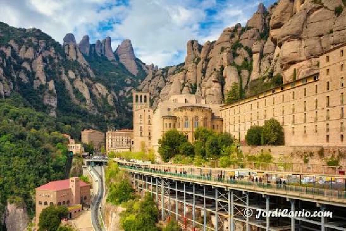 MONTSERRAT HIKING TRIP 🏔️🥾 | Day Trip from Barcelona