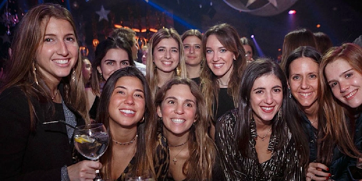 MEGA SATURDAY DJ PARTY & SALSA-BACAHATA WORKSHOP + LA FIRA DISCO (FREE)