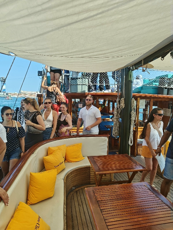 BOAT PARTY EXPERIENCE